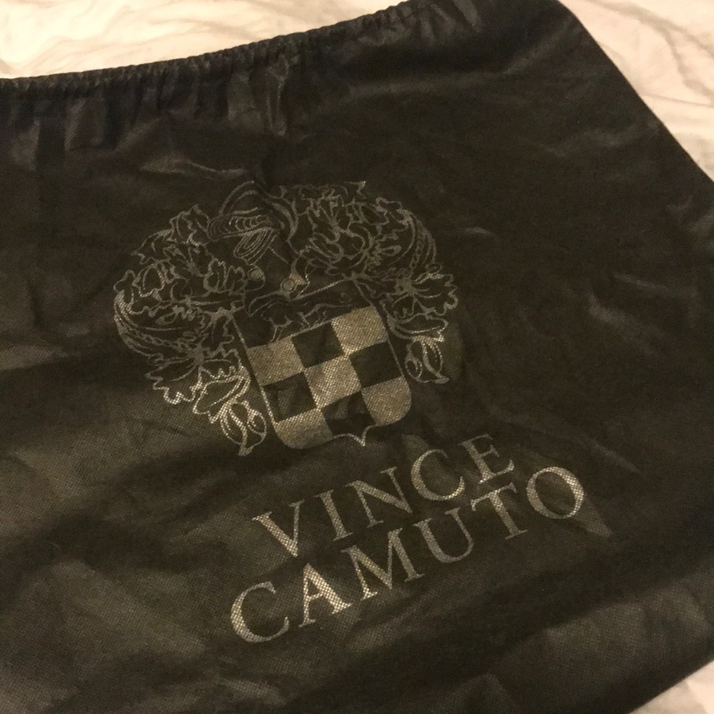 Vince Camuto hobo in burgundy - Picture 3 of 3